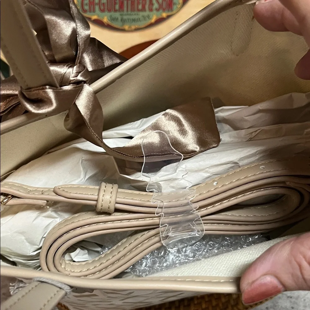 NWT a new day Cream and Gold Tote Bag - Picture 3 of 5